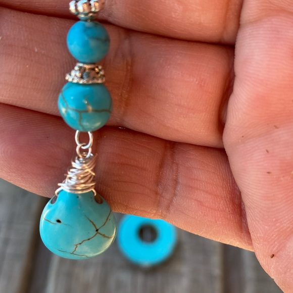 Artisan crafted howlite necklace set - Picture 4 of 4